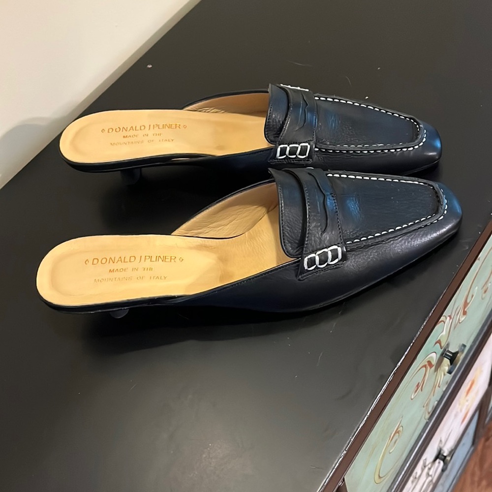 Donald Pliner new black backless shoes with kitten heels